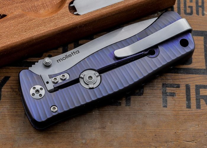 Нож складной LionSteel SR2 V (VIOLET) Mini, сталь Uddeholm Sleipner® Satin Finish, рукоять титан по технологии Solid®, фиолетовый
